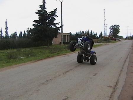 2 pied sur le guidon